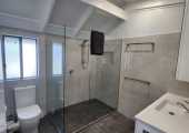20-Bathroom-upstairs